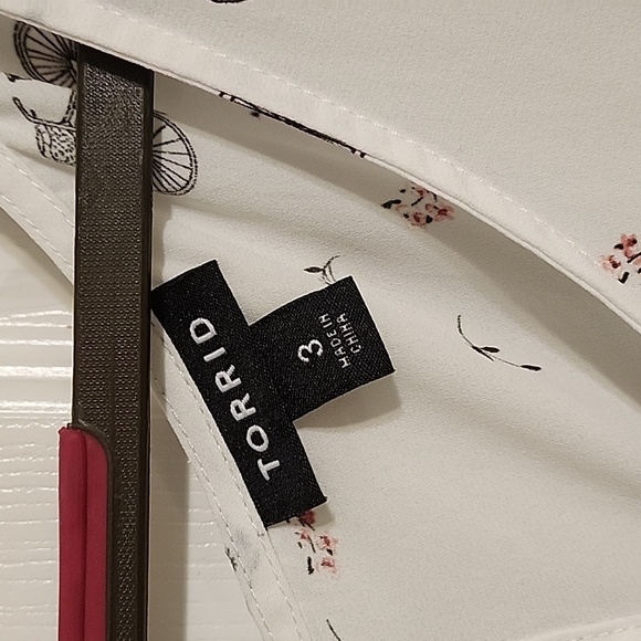 Torrid 3X white blouse - Picture 2 of 6